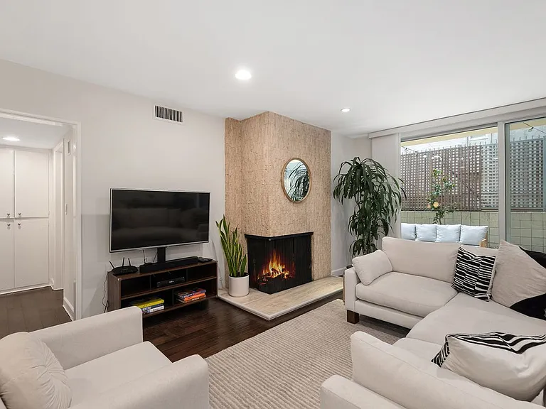 11970 Montana Ave #117 — Photo 2