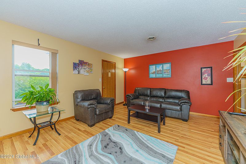 5th image of 203 Cambridge Manor Drive