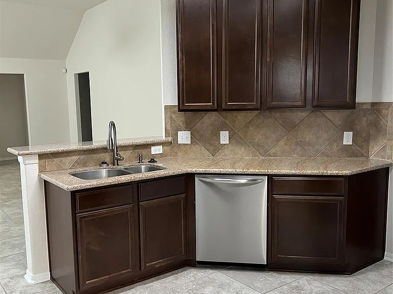 14834 Waverly Hill Ln — Photo 6