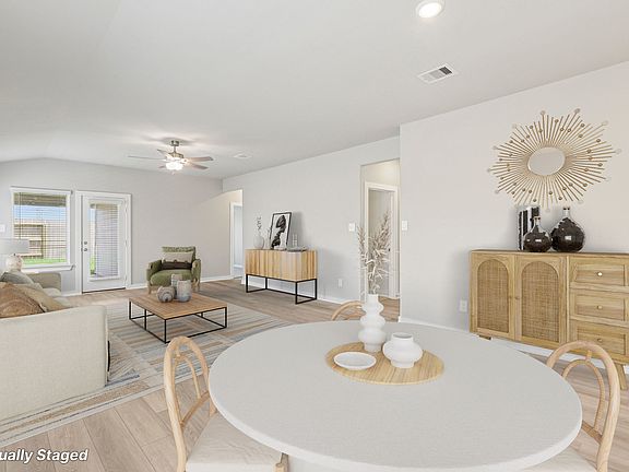 The Hughes floorplan in Glendale Lakes of Rosharon, TX.