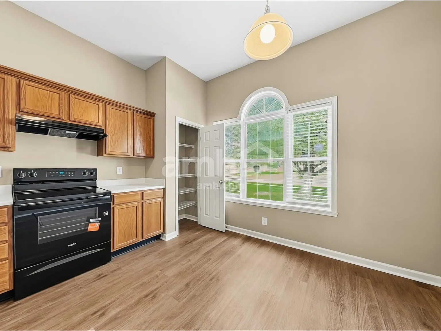 3 bed, 2.0 bath, 1629 sqft, $1,920 — Photo 4