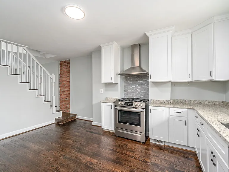 611 Oldham St — Photo 6