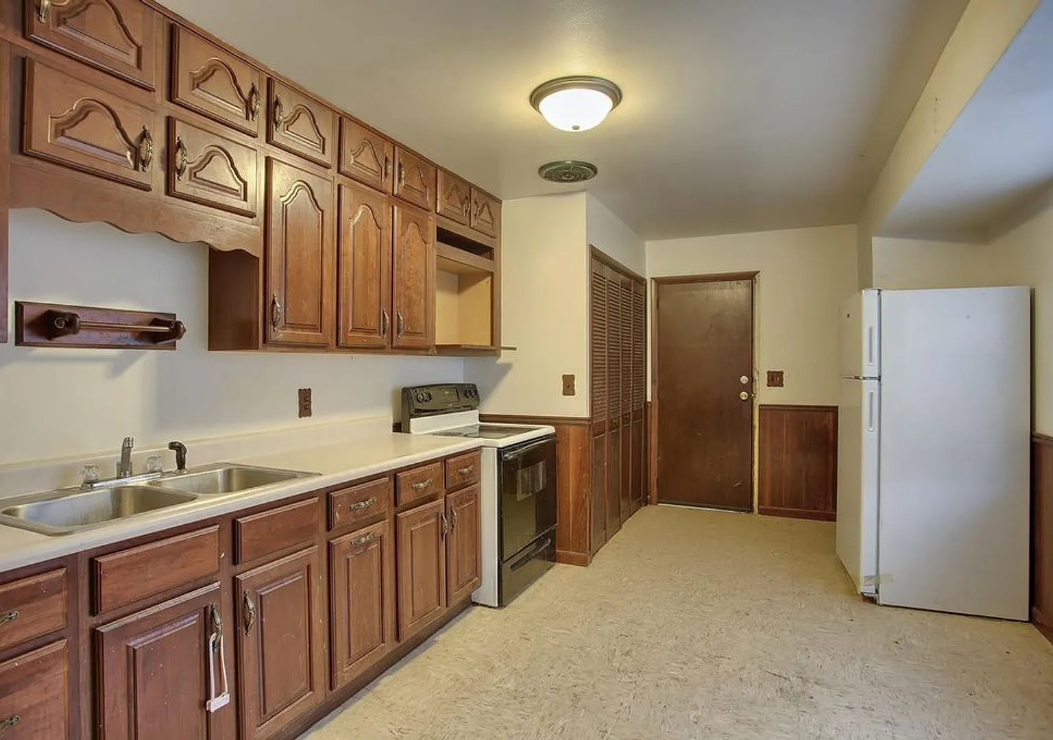905 Lanore Dr — Photo 3