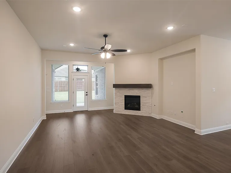 2504 Tilden Ln — Photo 14