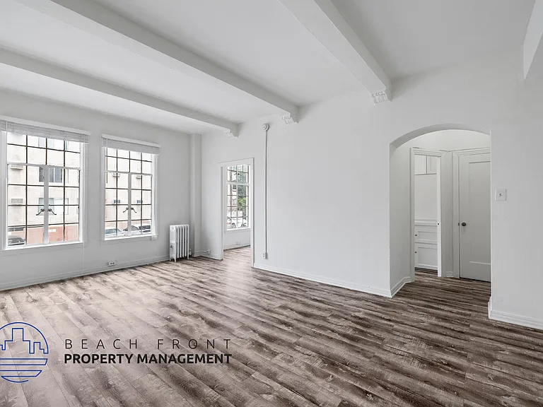 512 S. Hobart Blvd. — Photo 16
