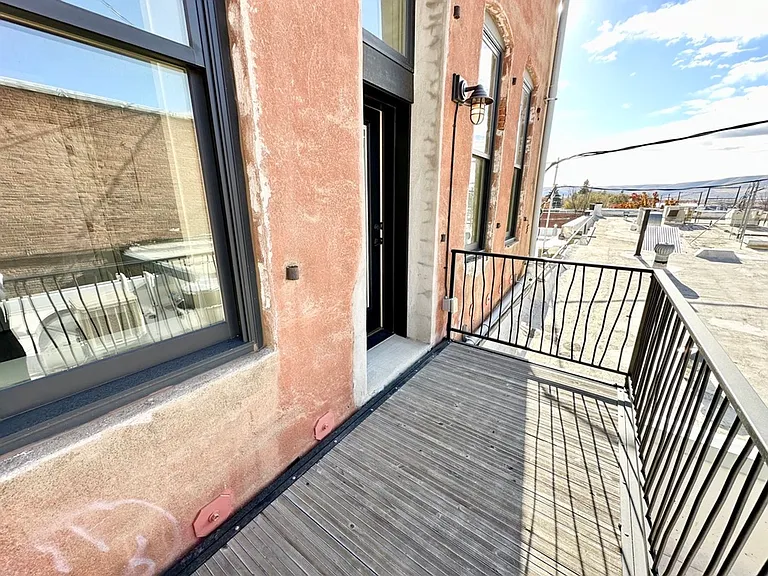 307 N Pearl St — Photo 33