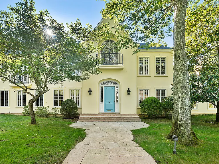 4 Oakland Ln — Photo 2