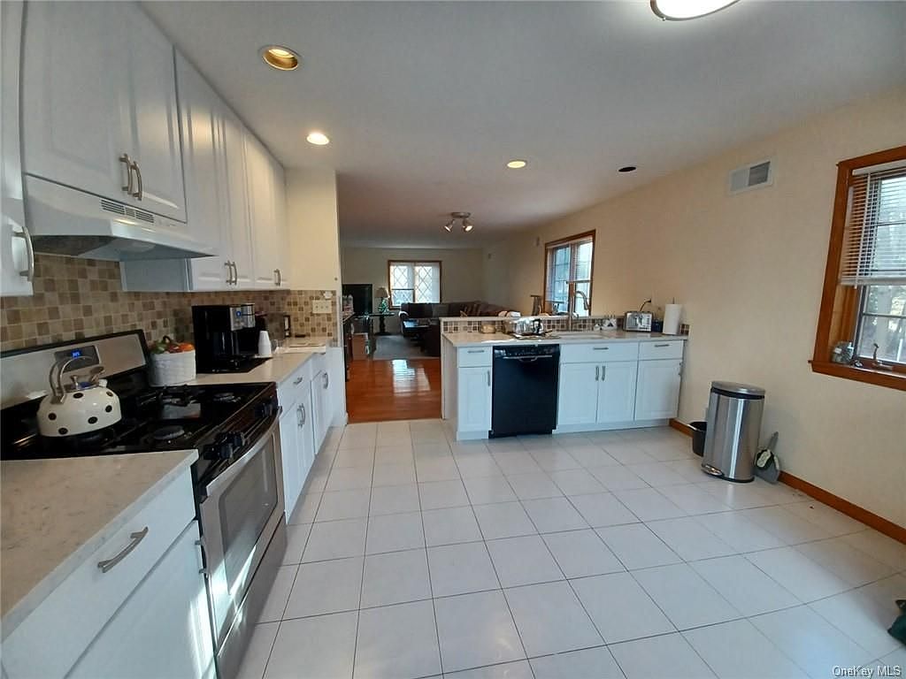 100 Van Houten Flds, West Nyack, NY 10994 Zillow