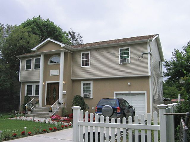 1st image of 122 E Pennywood Ave