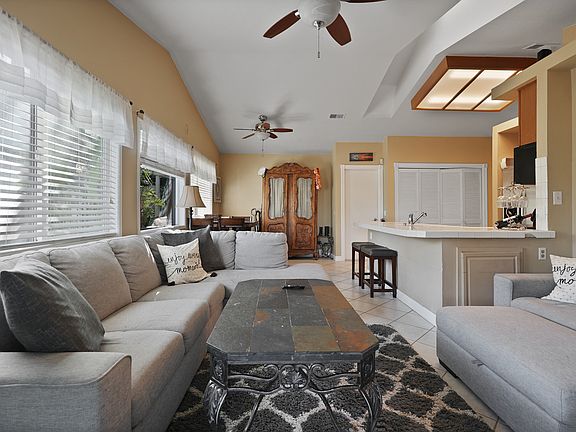 4th image of 39300 Oak Cliff Dr