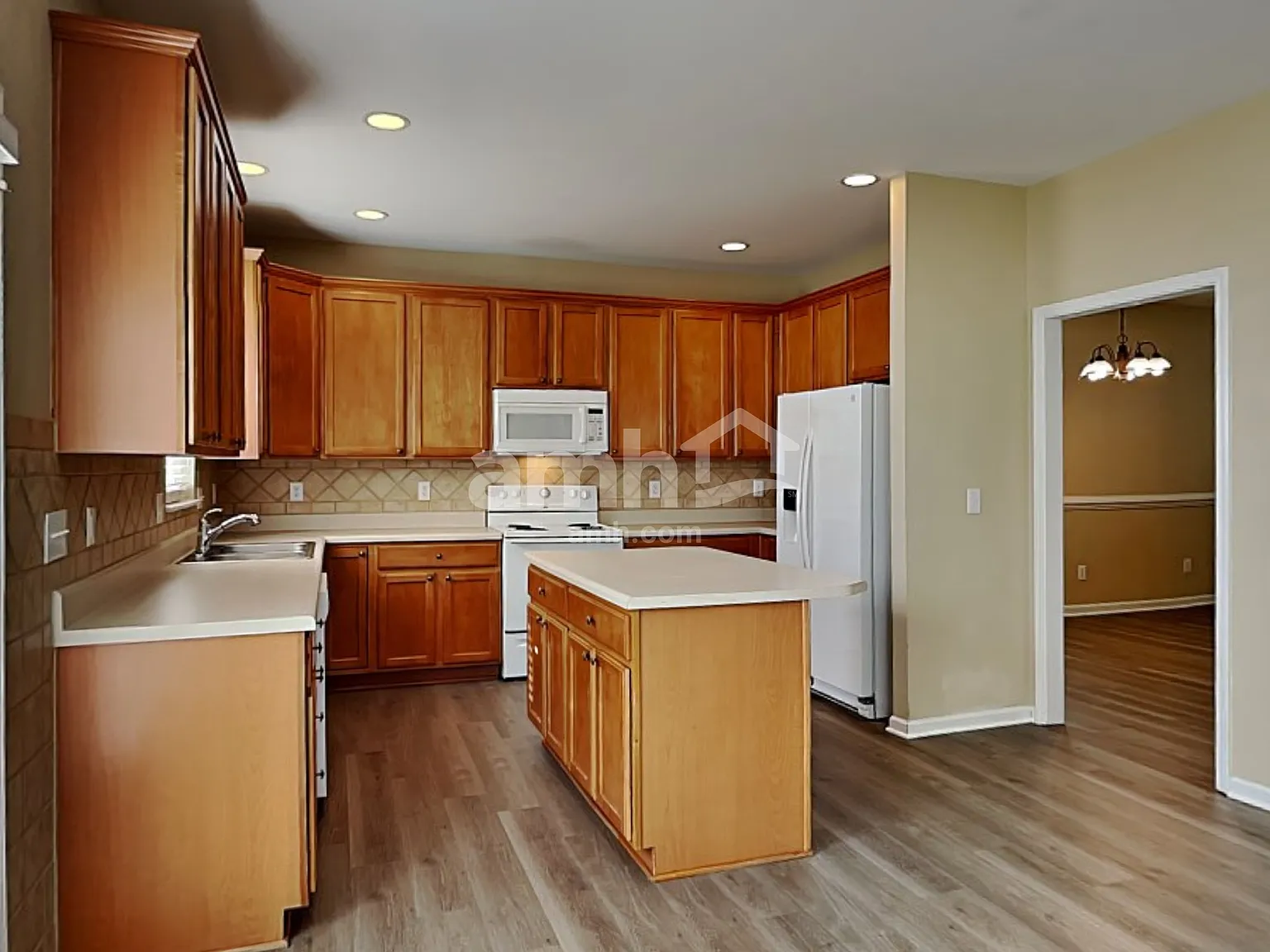 4 bed, 2.5 bath, 2417 sqft, $2,375 — Photo 3