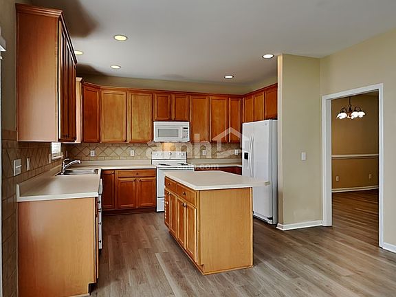 3rd image of 516 Littleport Dr