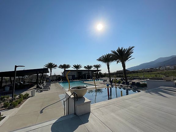 5th image of 213-16502 Casa Grande Ave #213