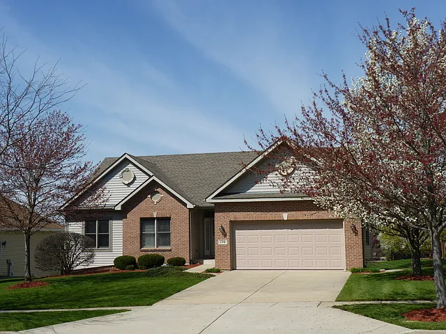 734 Ridgewood Dr photo 1