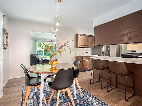 5th image of 3024 Rosebury Ave SE
