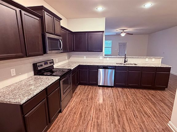 5th image of 1601 Conley Ln