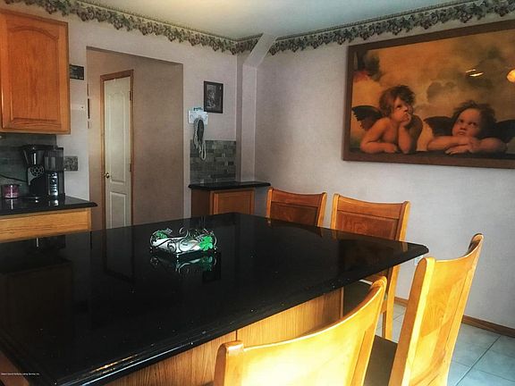 5th image of 427 Bartlett Ave