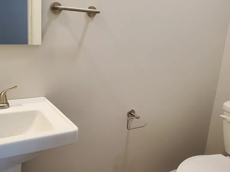 516 Douglas Ave — Photo 14