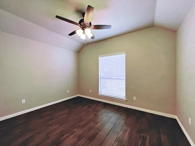 219 Clover Cir — Photo 13