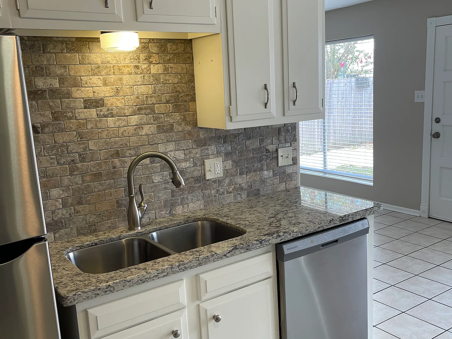 2 bed, 1.5 bath, 1325 sqft, $1,550 — Photo 4