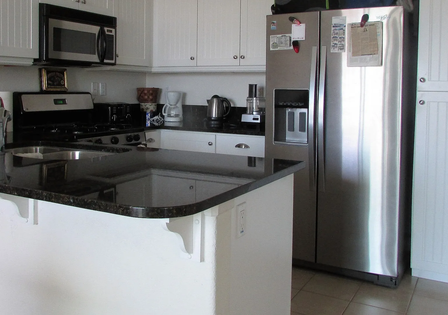 Gated Community - 2 bedroom, 2.5 bath Townhome in the heart of Oceanside — Photo 2