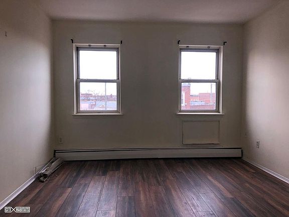 3rd image of 122 Bay 47th St #2