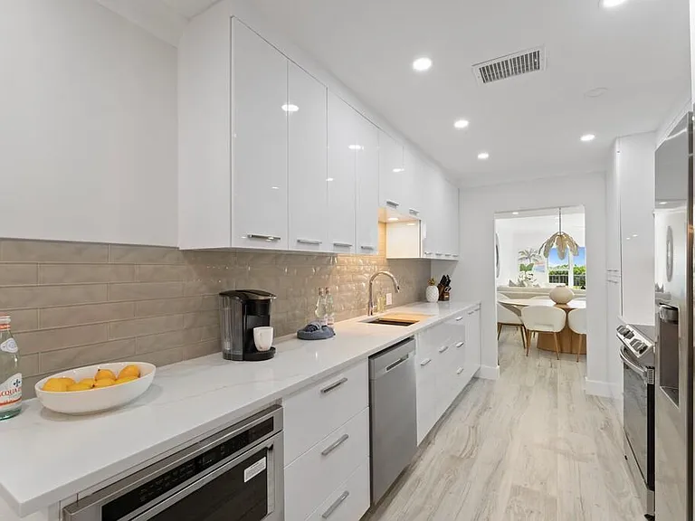 2051 NE Ocean Blvd #C13 — Photo 6