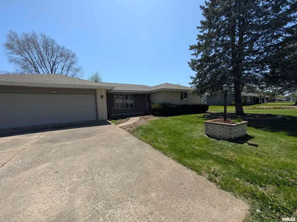 449 E Oak St, Washburn, IL 61570