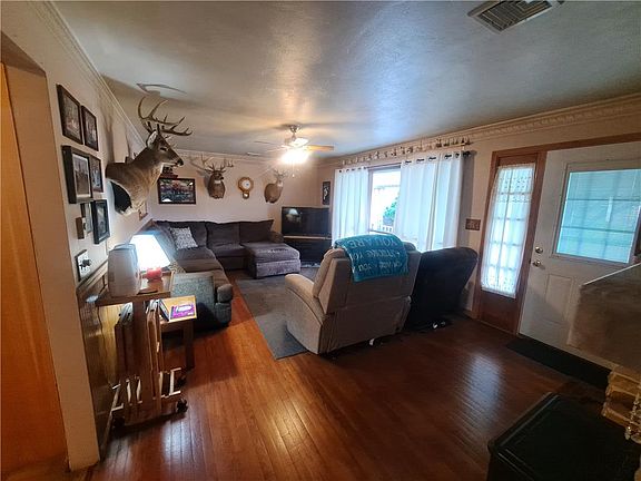 3rd image of 1026 Oakhurst Dr