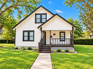 317 E Locust St, Angleton, TX 77515