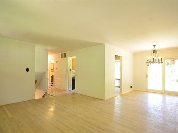 5th image of 11713 Castlewood Ct