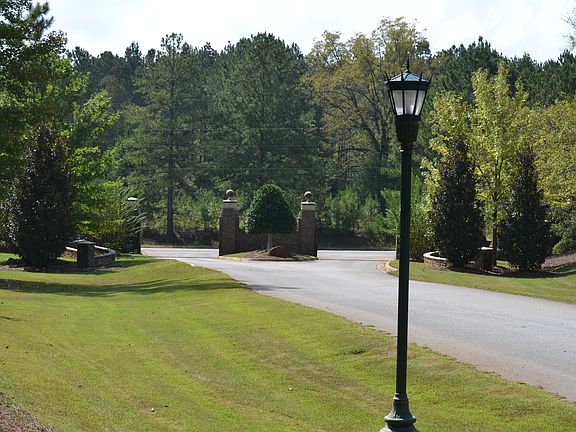 5th image of 100 Waddesdon Dr