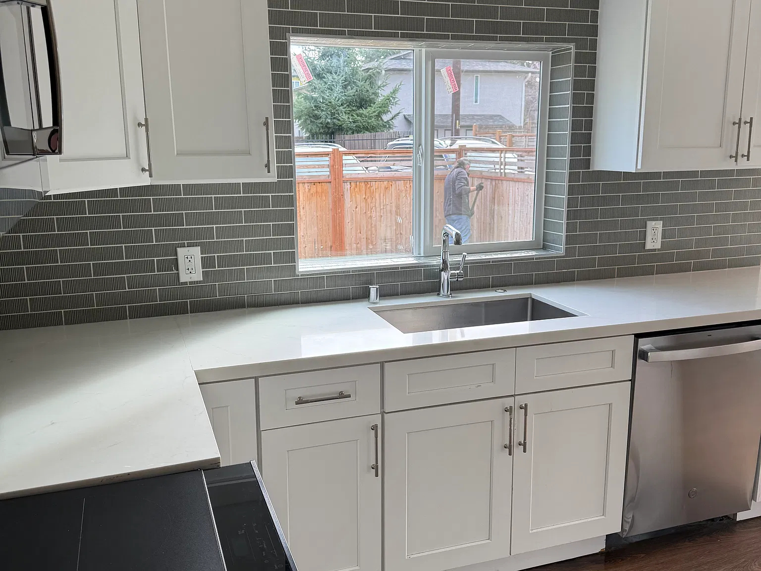 6 bed, 2100 sqft, $5,995 — Photo 2