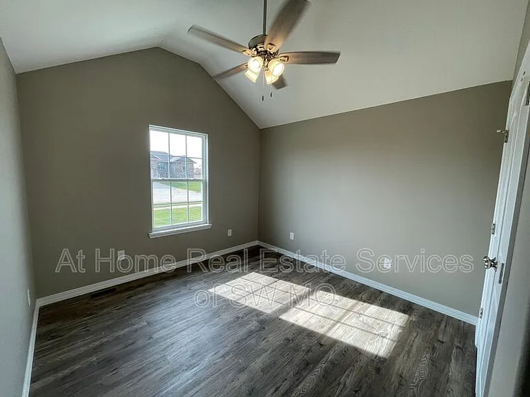 327 Forest Hollow St — Photo 13