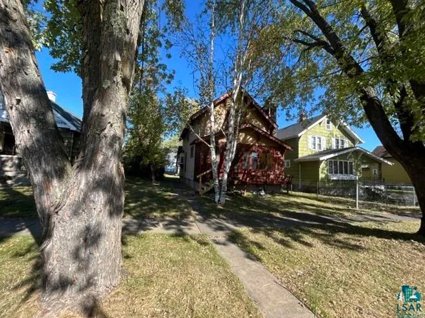 320 NW 4th St, Chisholm, MN 55719