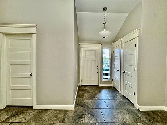 4th image of 1001 Merlin Dr #1003