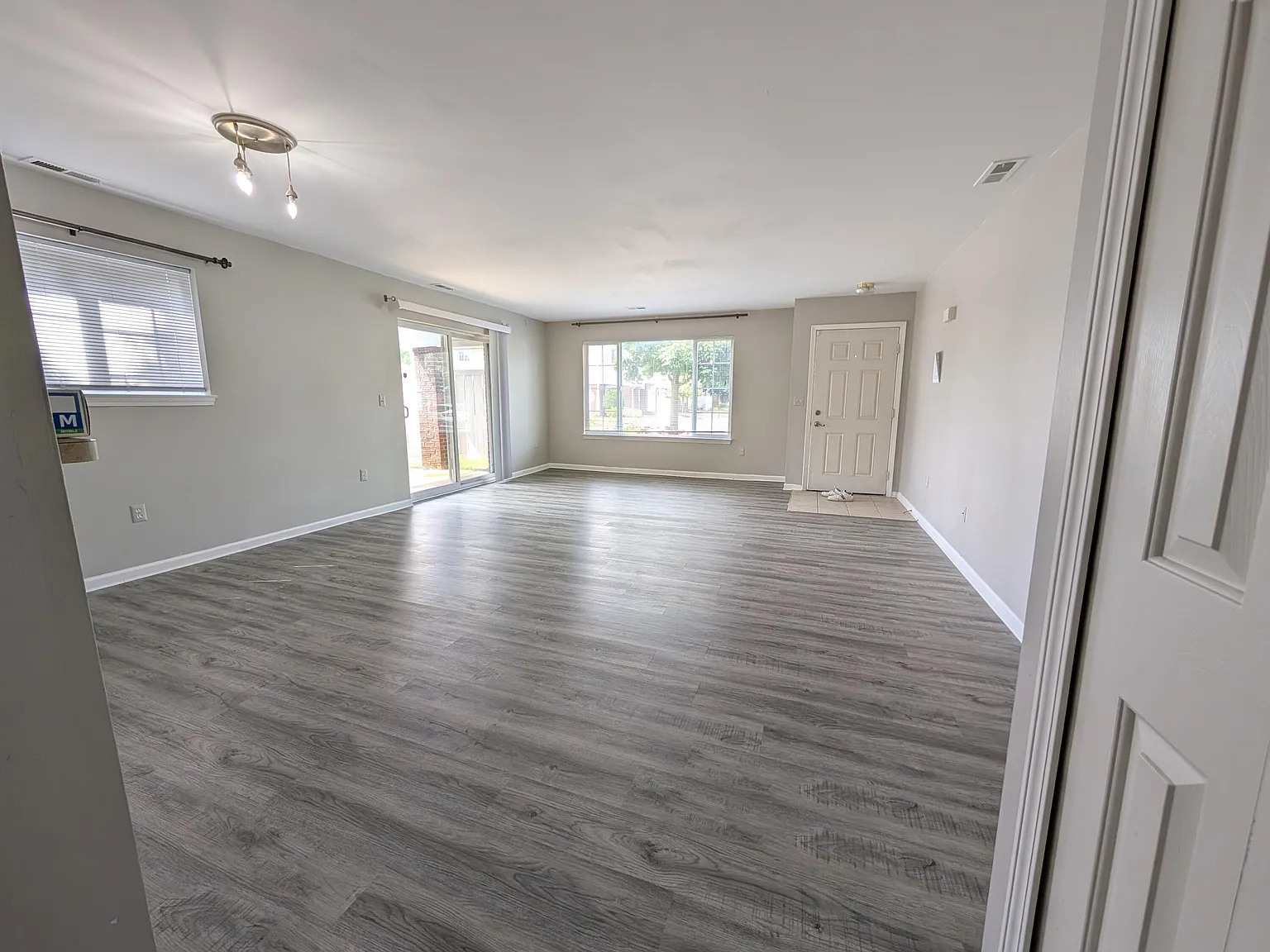 2 bed, 2.0 bath, 1261 sqft, $1,775 — Photo 2