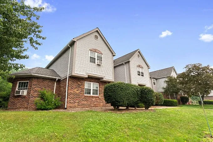 2 bed, 785 sqft, $1,075 — Photo 2
