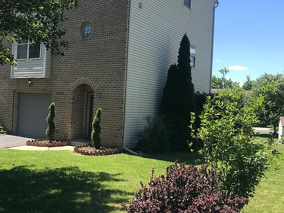 Side view/front yard