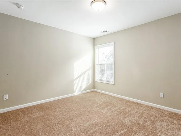 2105 Greencrest Cir — Photo 15