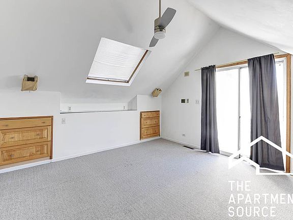 4th image of 2453 N Greenview Ave #2