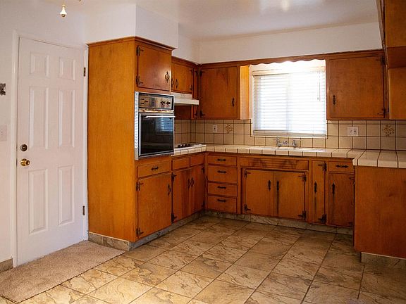 5th image of 2334 W Carmen Ave