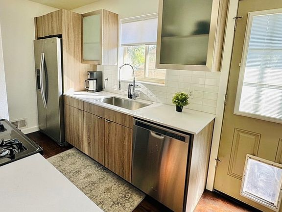 5th image of 4225 Shoshone St #4225