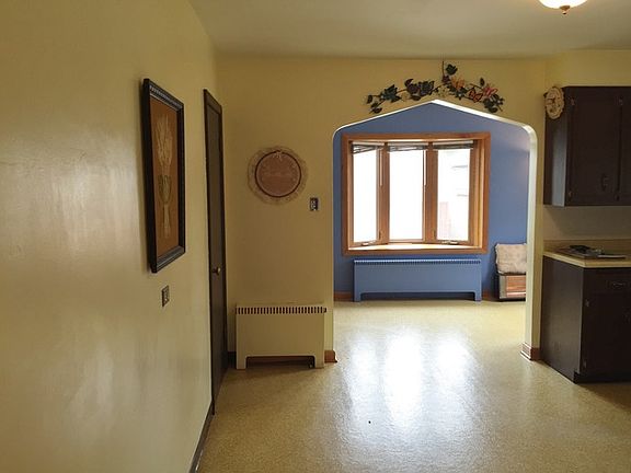 3rd image of 3819 Cuyler Ave