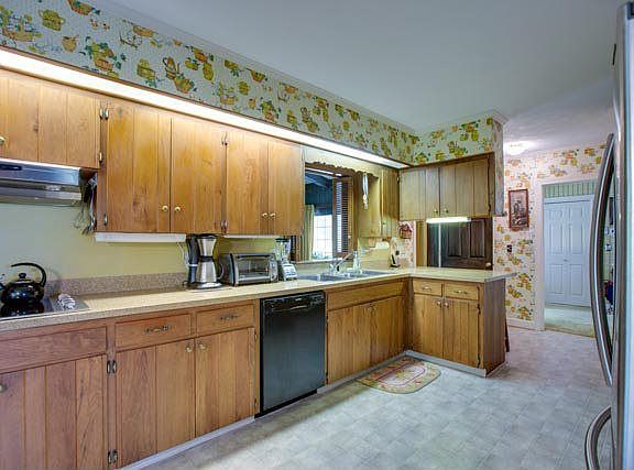 2nd image of 942 Greenbriar Dr