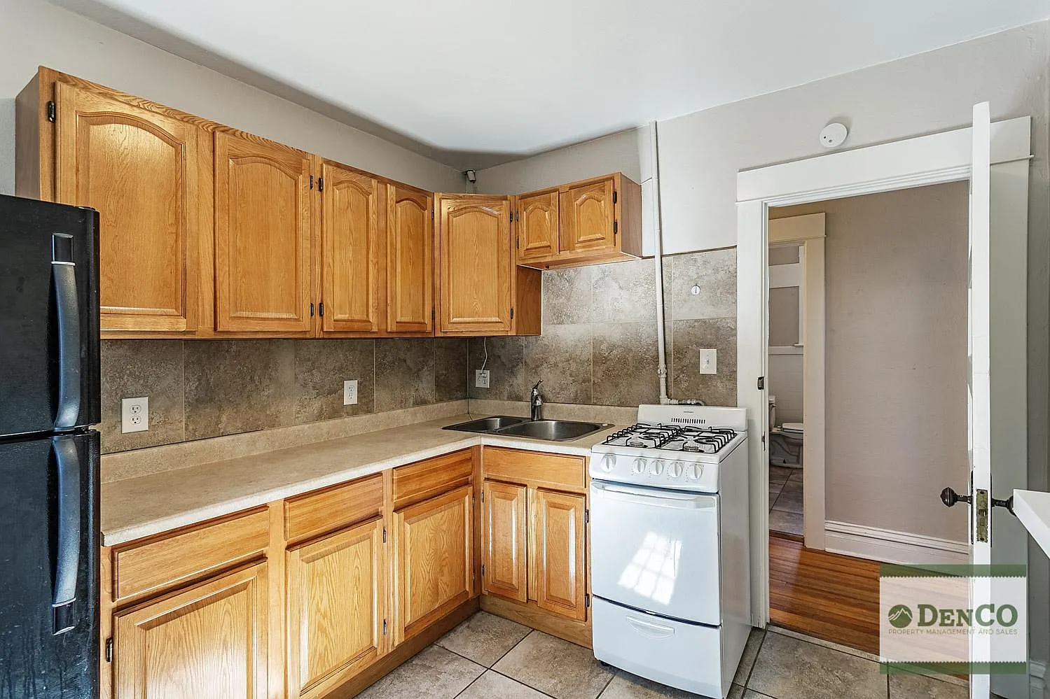 1840 Vine St — Photo 4
