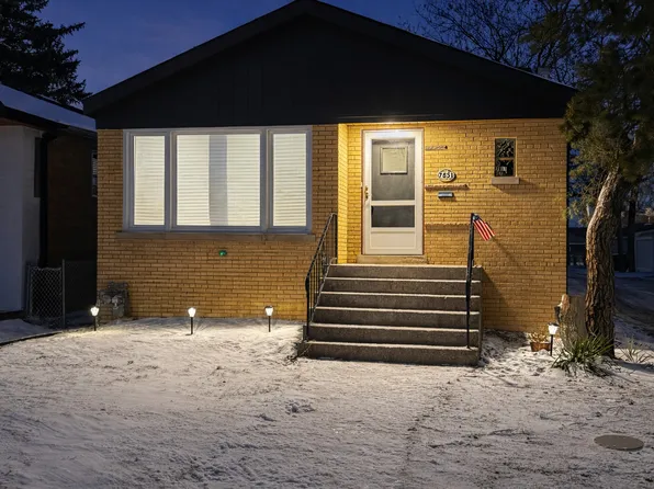 7851 Moody Ave, Burbank, IL 60459