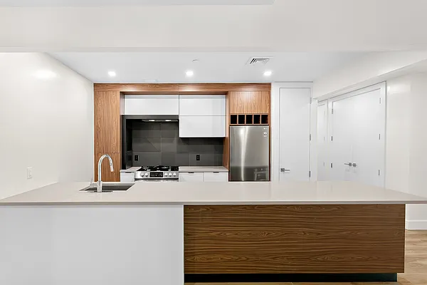 Rented by Safdie Realty Group | media 72