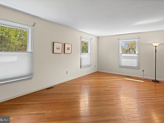 5th image of 5 Pinewood Ct