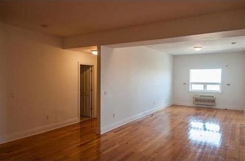 2nd image of 809 22nd St #1204